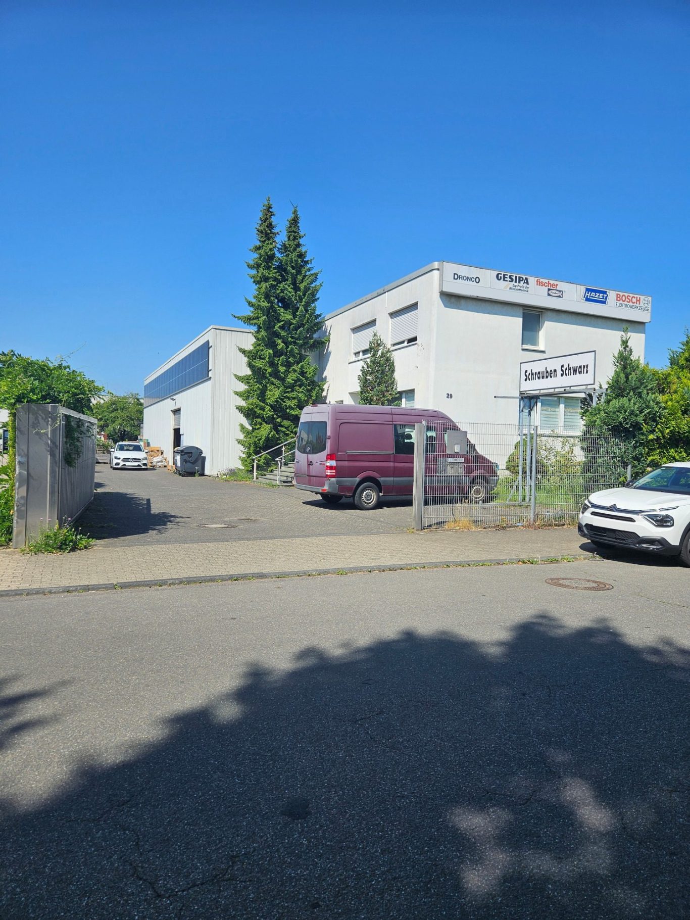 Einfahrt_Schrauben_Schwarz